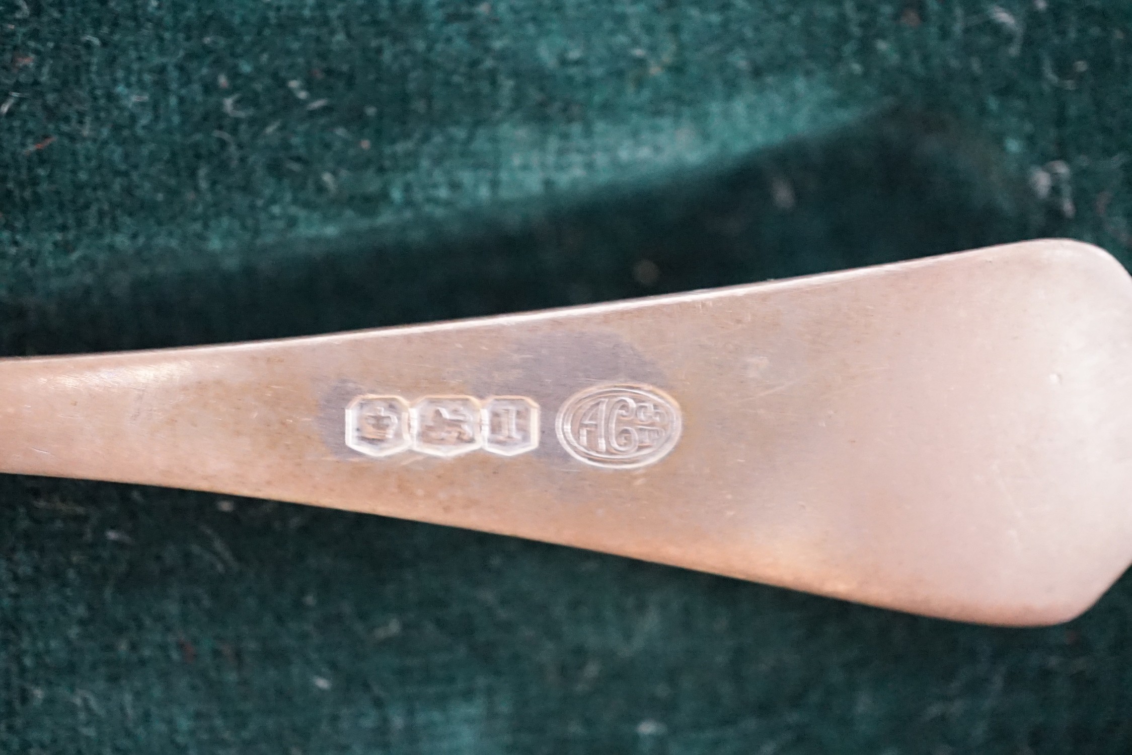 A pair of George V silver napkin rings, Edward Barnard & Sons Ltd, London, 1916 and two cased sets of silver cutlery, coffee spoons and spoon and pusher.